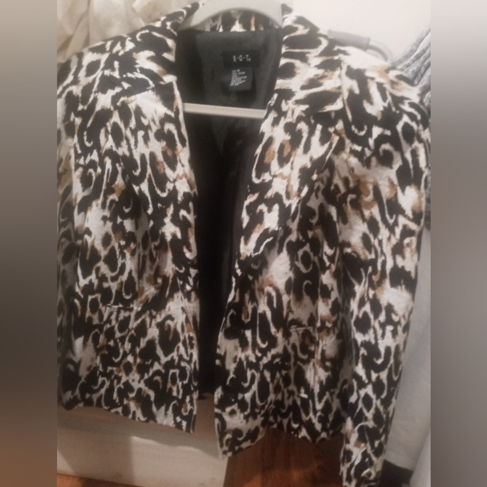 Leopard print blazer